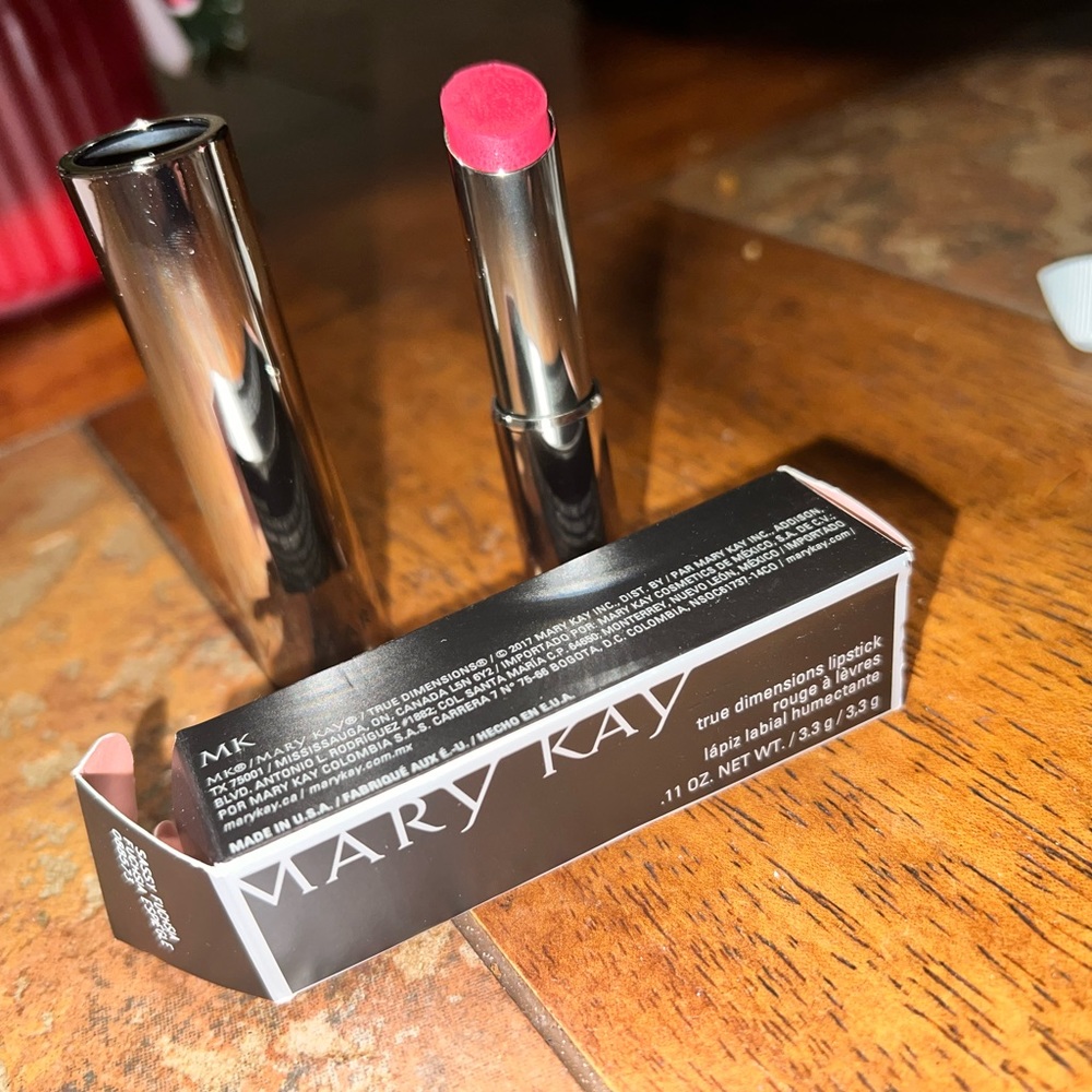 True dimensional lipstick